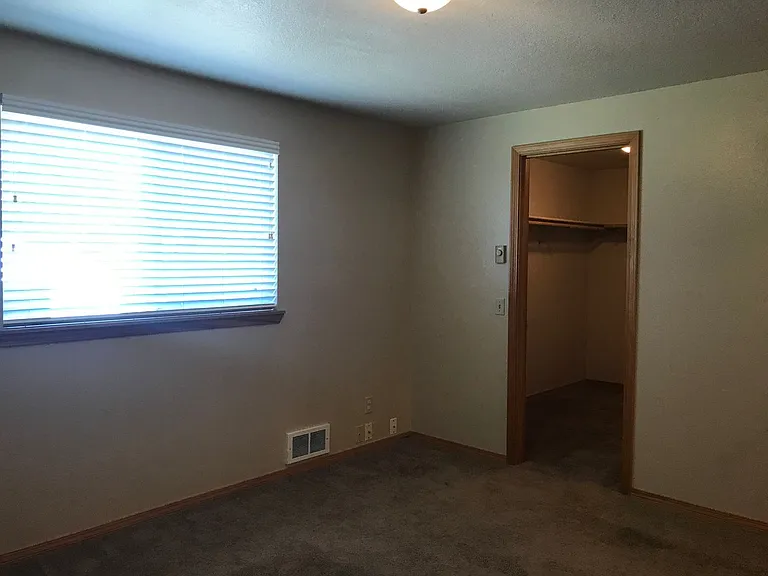 1728 NE Mark Ct — Photo 7