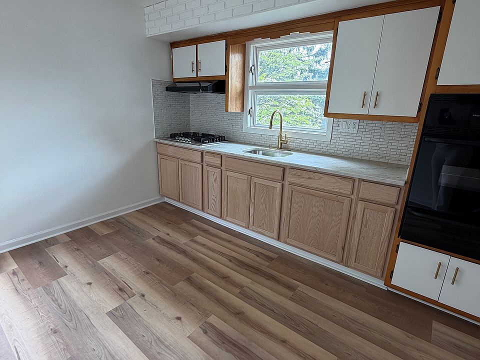 1st image of 138 Beech St Floor 2