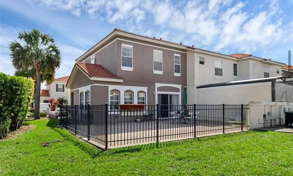 4 bed, 3.0 bath, 1636 sqft, $2,450 — Photo 3