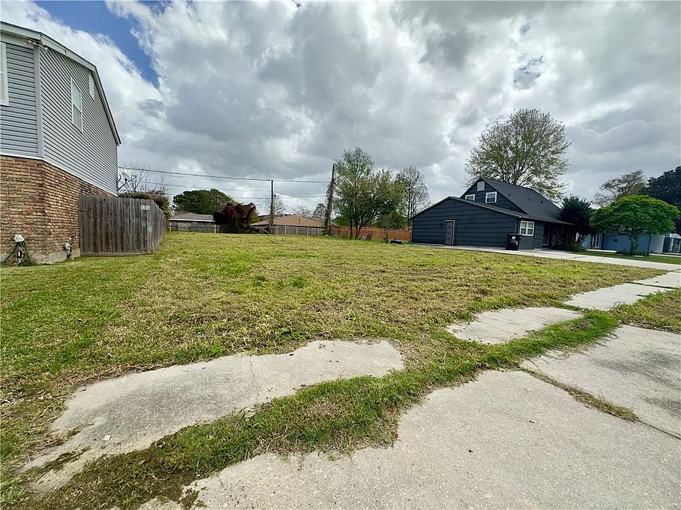 2nd image of 3210 River Oaks Dr