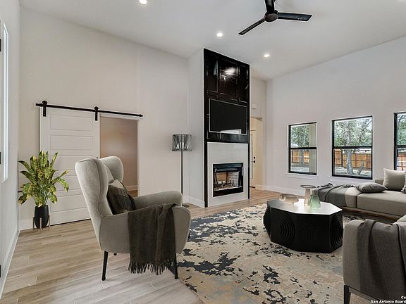 5th image of 112 Laurel Heights