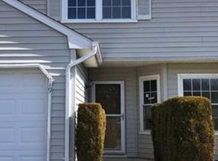 19 Farragut Sq, Freehold, NJ 07728