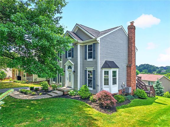 2nd image of 817 Lexington Dr