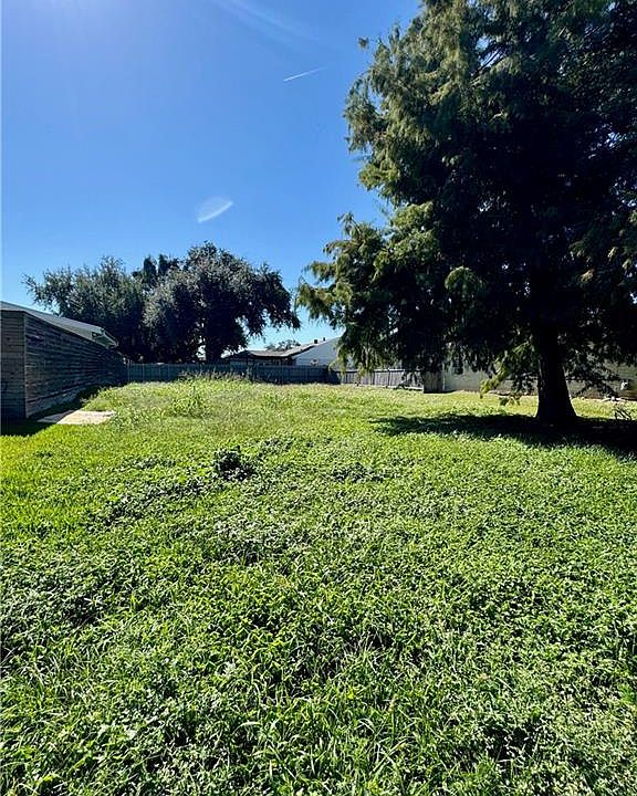 2nd image of 1308 Burbank Dr