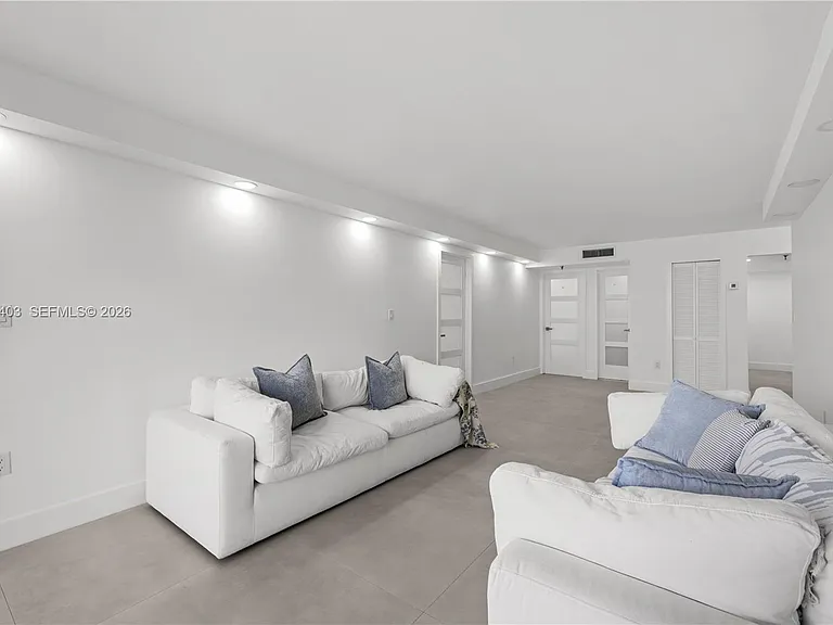 2457 Collins Ave #201 — Photo 15