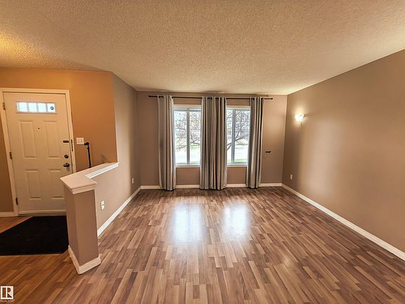 3rd image of 383 Silverberry Rd