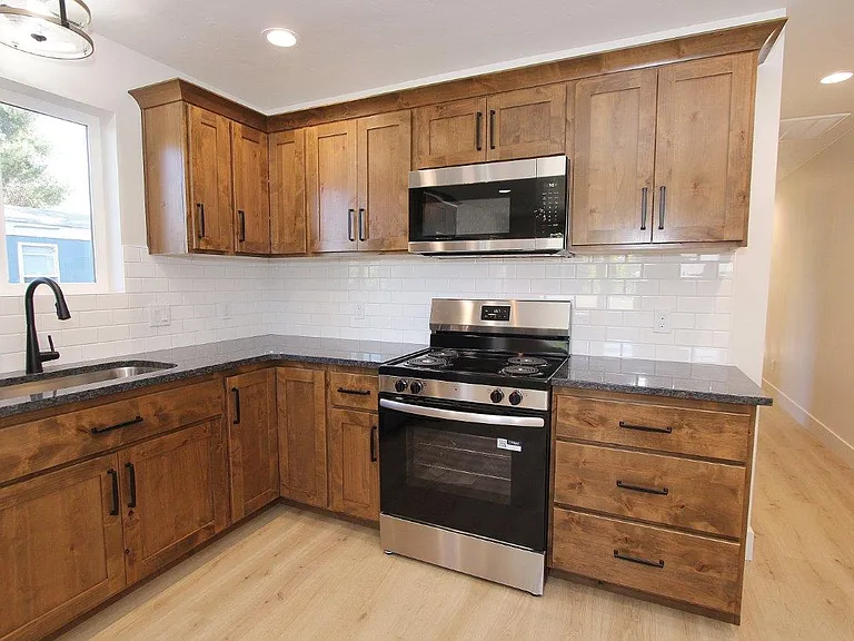 1115 S Commercial Ave #1 — Photo 7