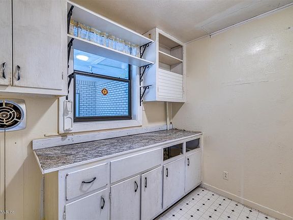 5th image of 4067 Silver Lake Dr