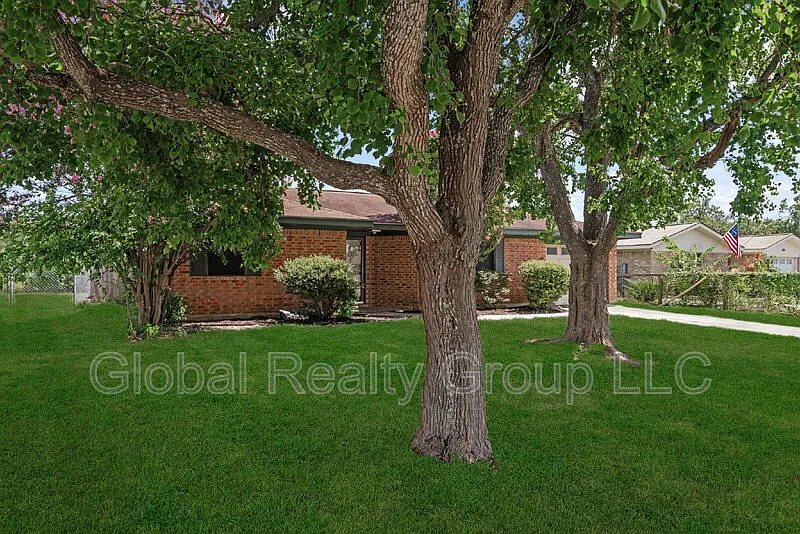 2 bed, 1.0 bath, 1024 sqft, $1,250 — Photo 3