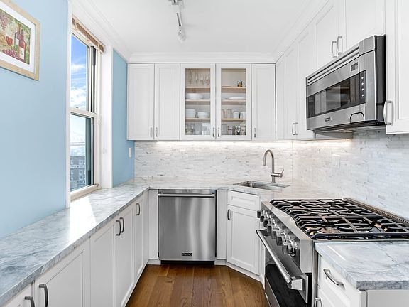 4th image of 555 Main St #14/11