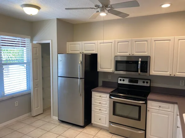 1400 Water View Dr W #202A, Largo, FL 33771