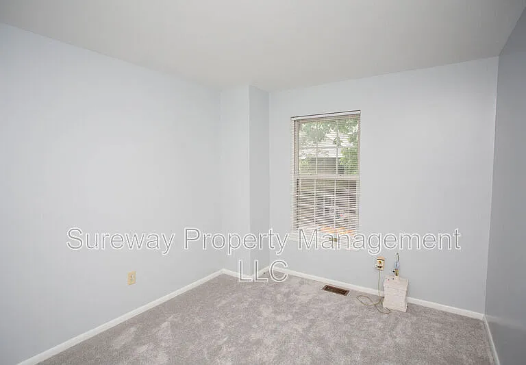 12 Grant Ln — Photo 33