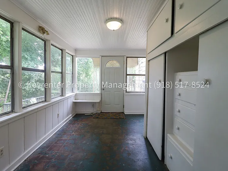 3322 E 23rd St — Photo 17