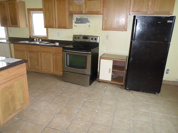 2nd image of 122 Belmont Ave