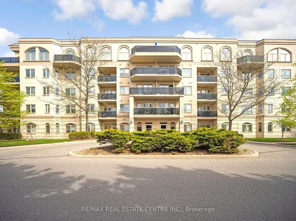 3 Dayspring Cir #301, Brampton, ON L6P 1B7