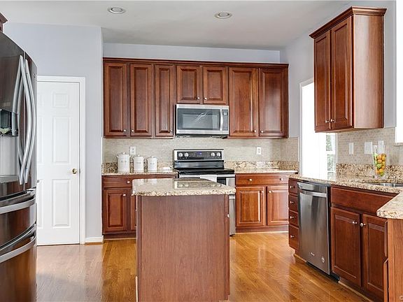 5th image of 11740 Bosworth Dr