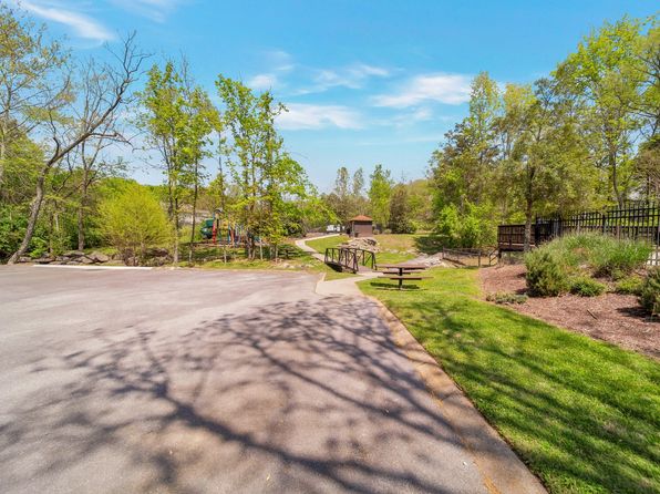 2527 Edinburgh St, Old Hickory, TN 37138