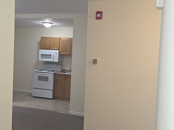 4th image of 186 Sherman Ave #C
