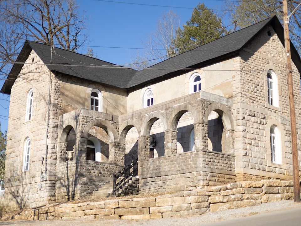 318 E Madison St, Pulaski, TN 38478 MLS 2481532 Zillow