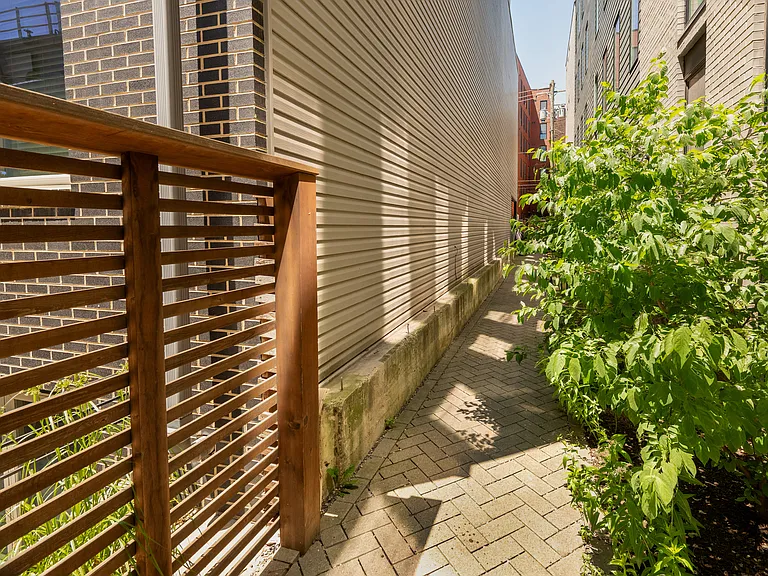 1820 N Front St #A — Photo 3