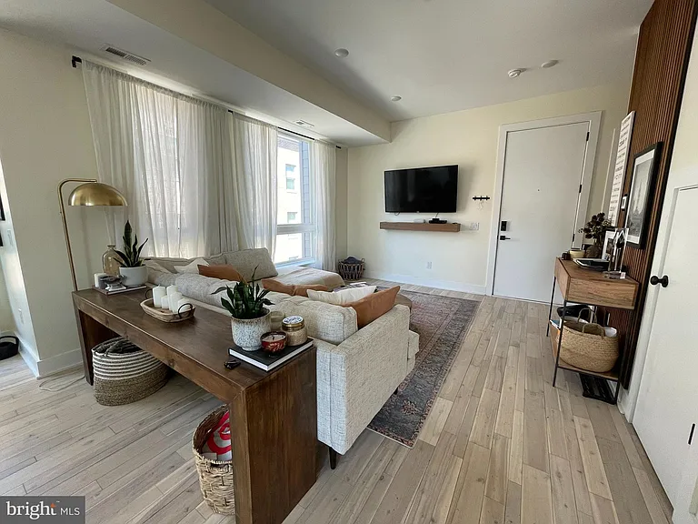 2547 Grays Ferry Ave #3 — Photo 2