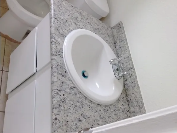 228 Austin St, Angleton, TX 77515