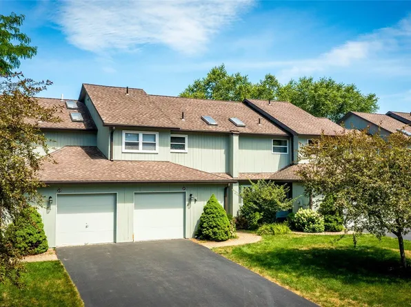 21 Pond Dr W, Rhinebeck, NY 12572