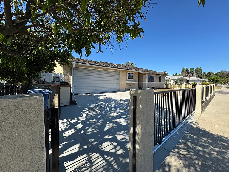 15901 Community St — Photo 6