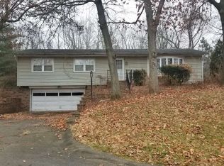 2051 Robinhood Ln, West Lafayette, IN 47906