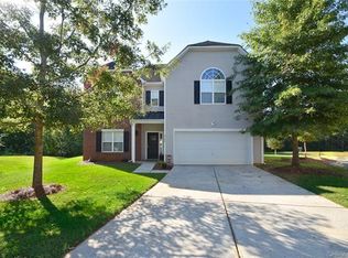 5700 Parkstone Dr, Matthews, NC 28104