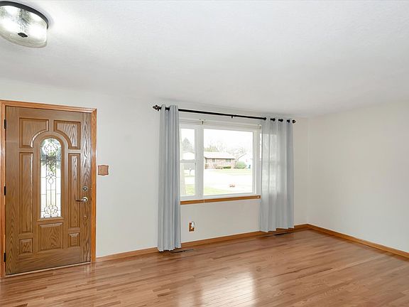 4th image of 680 Bunker Hill Dr