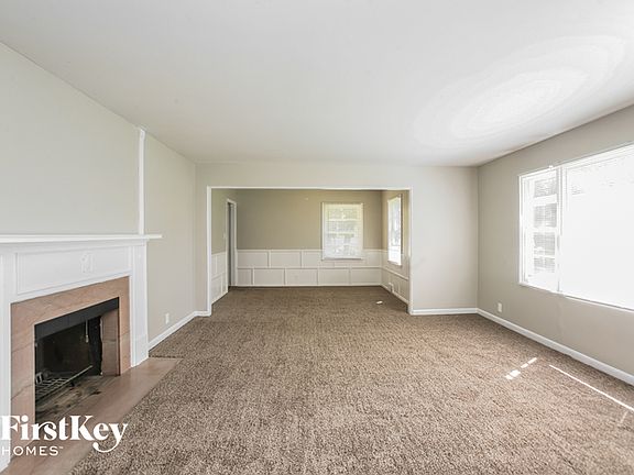 4th image of 4050 E 42nd St