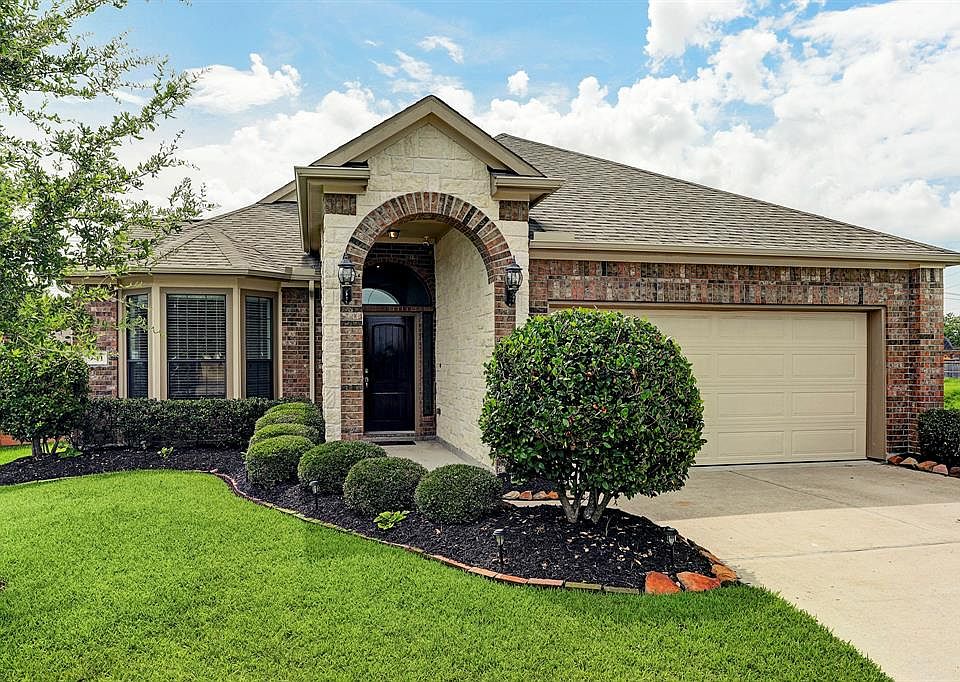 1st image of 941 Maresca Ln