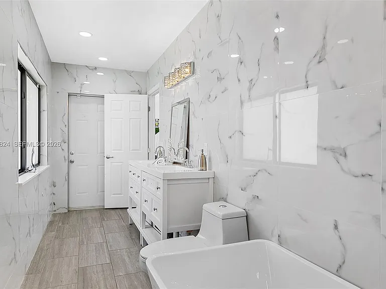 2301 E Las Olas Blvd — Photo 42