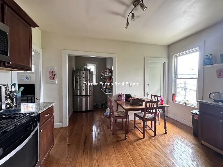 139 E Cottage St — Photo 14