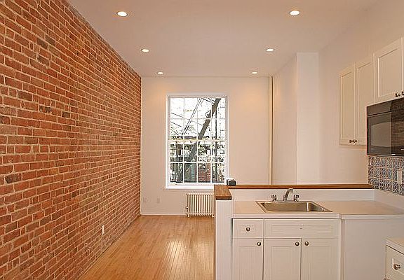 3rd image of 326 E 81st St APT 1FW