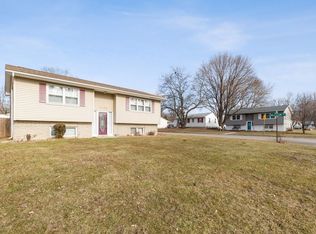 1202 Lucas St, Waterloo, IA 50703