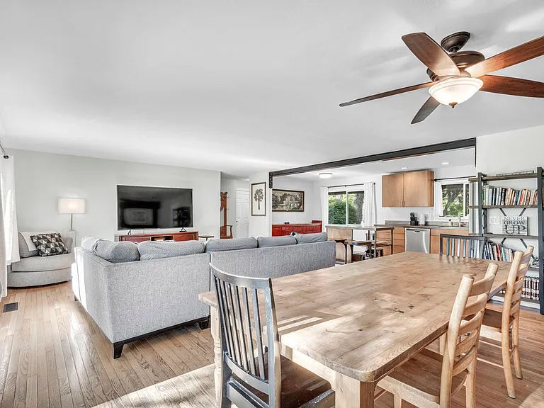 2655 Parkway Dr — Photo 22