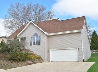 210 Cambridge Ave, Waukesha, WI 53188