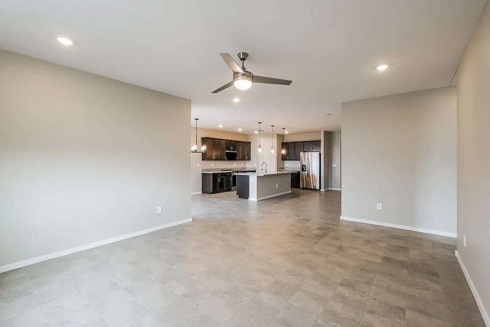 4 bed, 2.5 bath, 2014 sqft, $2,350 — Photo 4