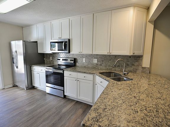 3rd image of 4420 Silverleaf Dr