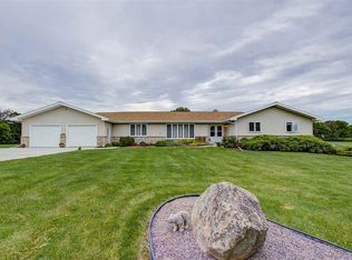 W14023 Selwood Dr, Prairie Du Sac, WI 53578