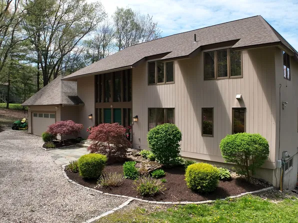 35 Pinnacle Mountain Road, Simsbury, CT 06070