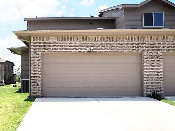 3rd image of 3128 Solana Cir