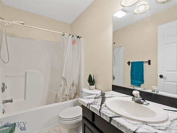 5th image of 22 Marjorie Ln