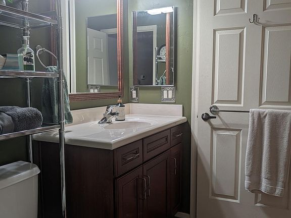 3rd image of 466 W Chardin Dr