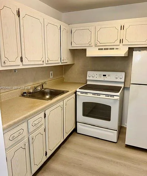 41 Salisbury E #B — Photo 3