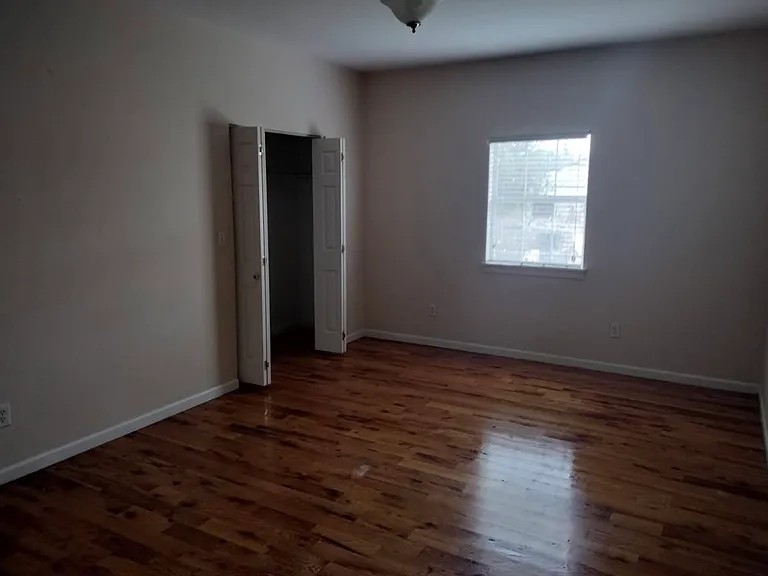 2255 N Prieur St — Photo 11
