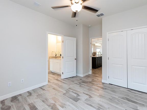 2nd image of 137 Shoalwater Way