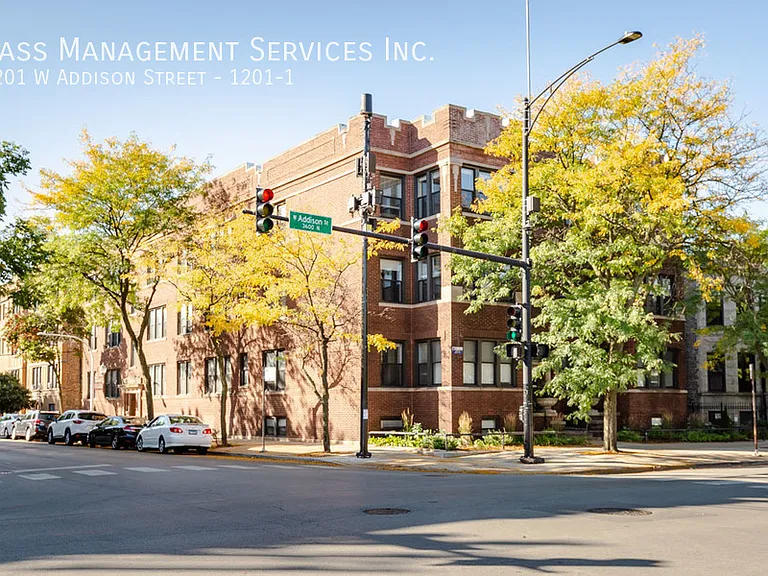 1201 W Addison St #1 — Photo 13